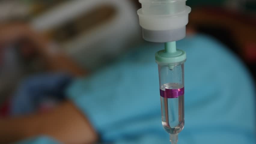 truyền nước biển ở bệnh viện